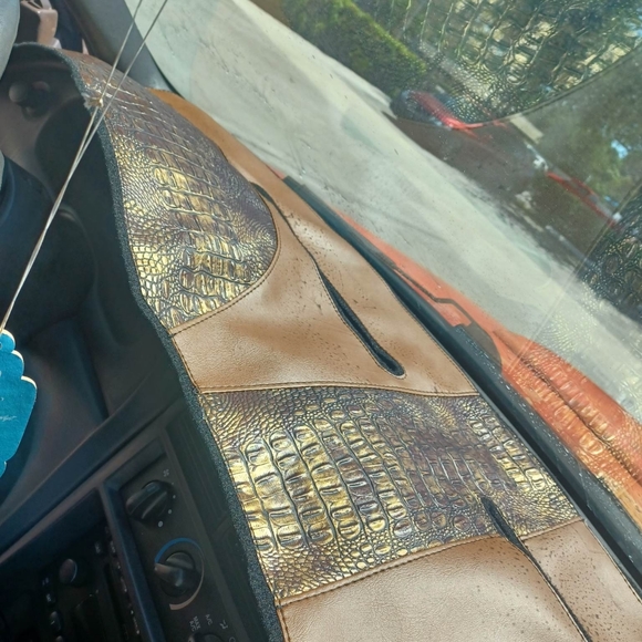 Custom Dashcover - Picture 6 of 7